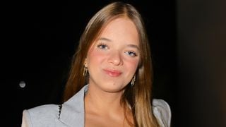 Rafaella Justus elege conjunto de alfaiataria e destaca beleza com make delicada para festa do pai, Roberto Justus, e ao lado de 3 irmãos. Fotos!