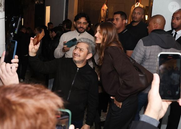 A nova loja da Mondepars, marca de Sasha Meneghel, foi inaugurada em São Paulo com a presença da estilista, do marido João Lucas e do pai, Luciano Szafir