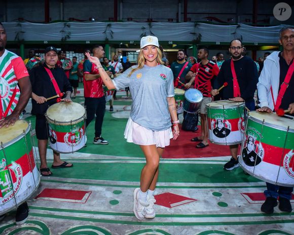 Virgínia Fonseca demonstrou o esforço, mas o jeito ainda sem ritmo da influenciadora rendeu críticas na web, como mostram comentários da página Gossip do Dia