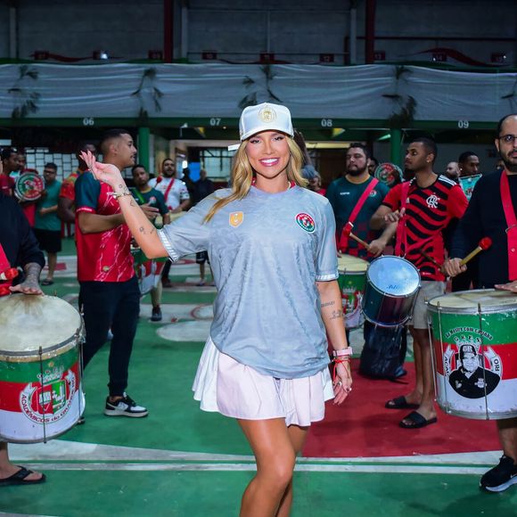 Virgínia Fonseca demonstrou o esforço, mas o jeito ainda sem ritmo da influenciadora rendeu críticas na web, como mostram comentários da página Gossip do Dia