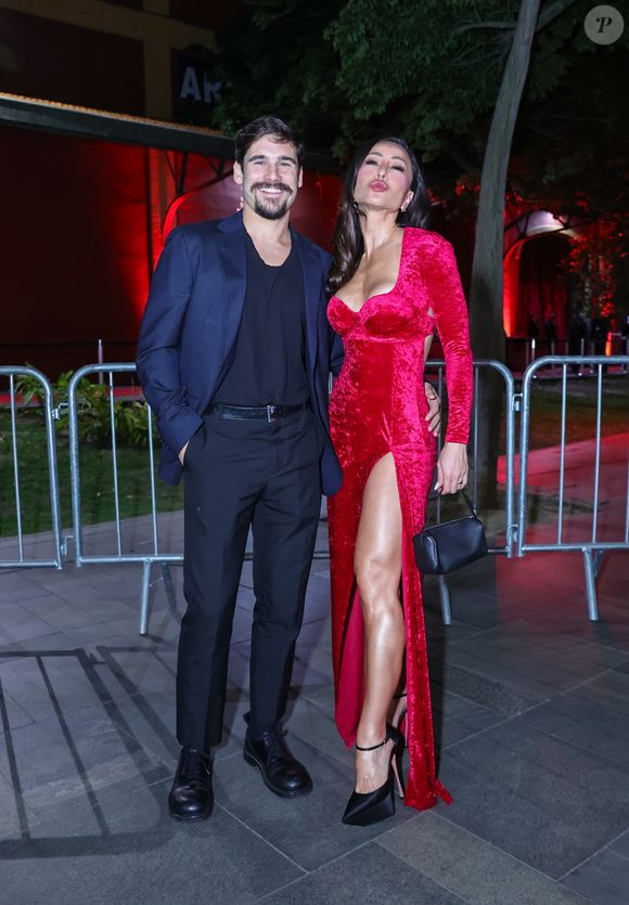 Sabrina Sato levou a fenda ao limite na festa de 18 anos de Benício Huck e foi acompanhada do marido, Nicolas Prattes