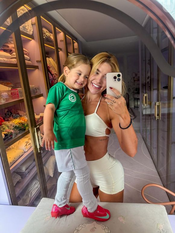 Virgínia Fonseca dividiu um momento delicado da filha Maria Flor com os mais de 50 milhões de seguidores no Instagram