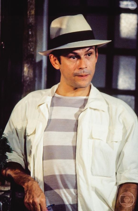 'Roque Santeiro' foi exibida apenas em 1985 após sua liberação e com outro elenco - José Wilker puxou a trama no papel principal