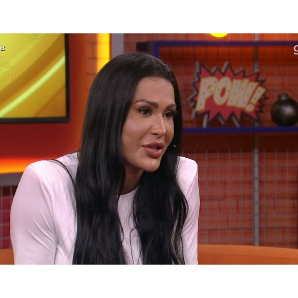 Gracyanne Barbosa foi confrontada no 'Bate-papo BBB' sobre sua amizade com Diego Hypólito