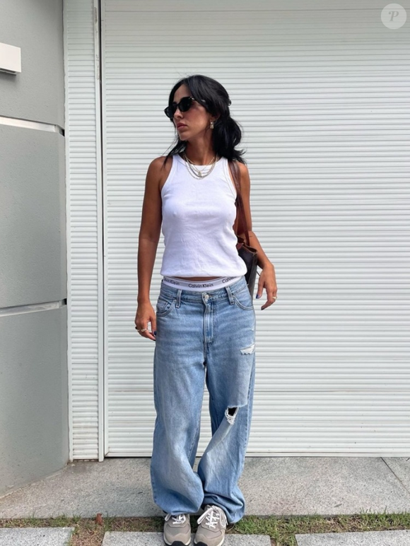 Jade Seba é fã do mix regata branca + jeans