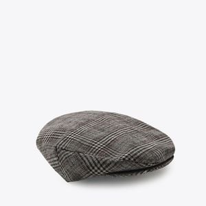 Para quem gosta de um toque fashionista, a versão xadrez entra como protagonista do look. Ela combina muito bem com peças básicas, como camiseta e calça, ajudando a criar um visual atual e cheio de personalidade, sem abrir mão do conforto