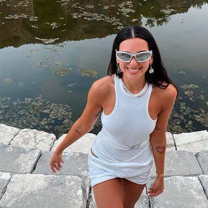 Regata branca: Bruna Marquezine, Sasha e mais 15 famosas fãs da peça que tem poder de transformar um look. Fotos!