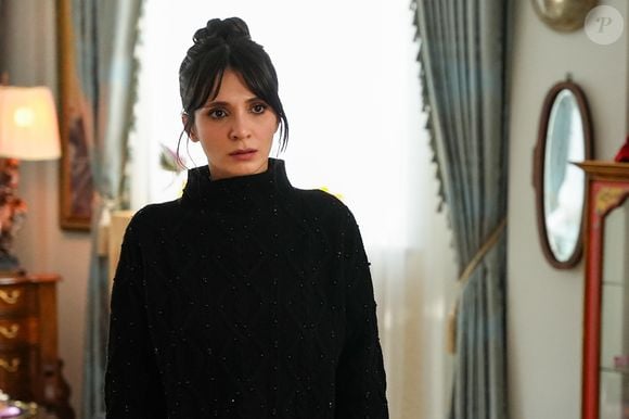 Irmak sugere que Adnan leve um amigo ao jantar, na novela 'Coração de Mãe' no capítulo de quarta-feira 15 de abril de 2026