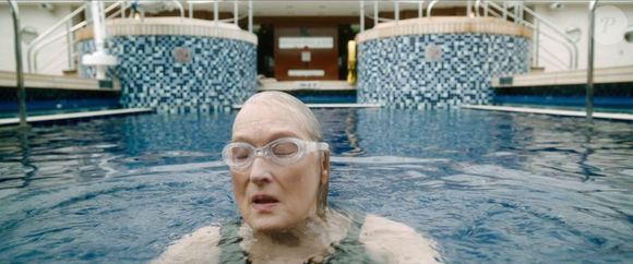Meryl Streep contou, há alguns anos, que nada pelo menos 1 milha por dia na piscina de sua casa, o que equivale a cerca de 1,6 quilômetro