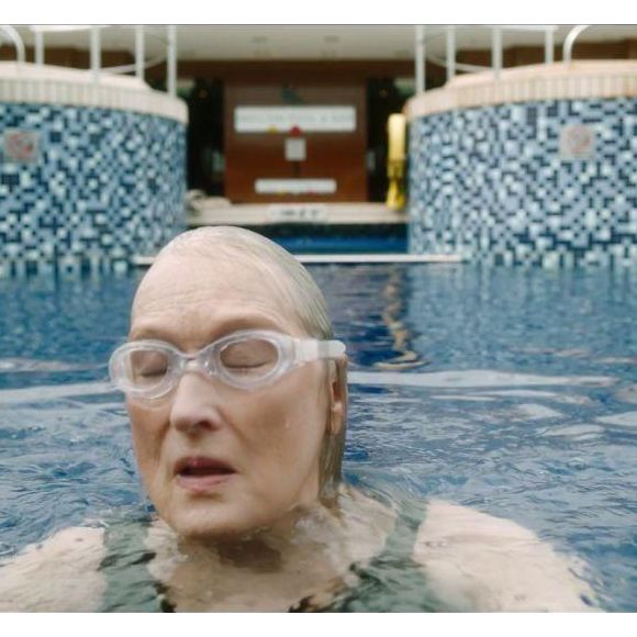 Meryl Streep contou, há alguns anos, que nada pelo menos 1 milha por dia na piscina de sua casa, o que equivale a cerca de 1,6 quilômetro