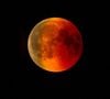 Qual o significado espiritual da Lua da Sangue? Tarólogo revela 4 afirmações para ritual de sorte e o que NÃO fazer