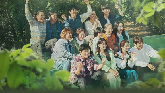'Amor e Outros Dramas': moradores de uma pequena comunidade na Ilha de Jeju vivem histórias que se cruzam entre amor, amizade, família e os desafios da vida adulta