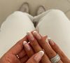Clássica, versátil e sempre atual, a manicure francesa segue firme como uma das escolhas favoritas do verão