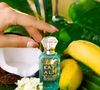 Inspirado em destinos paradisíacos, o perfume 'Maui in a Bottle Sweet Banana | 37' aposta na combinação cremosa de banana, jasmim e sândalo para criar uma experiência olfativa intensa e elegante