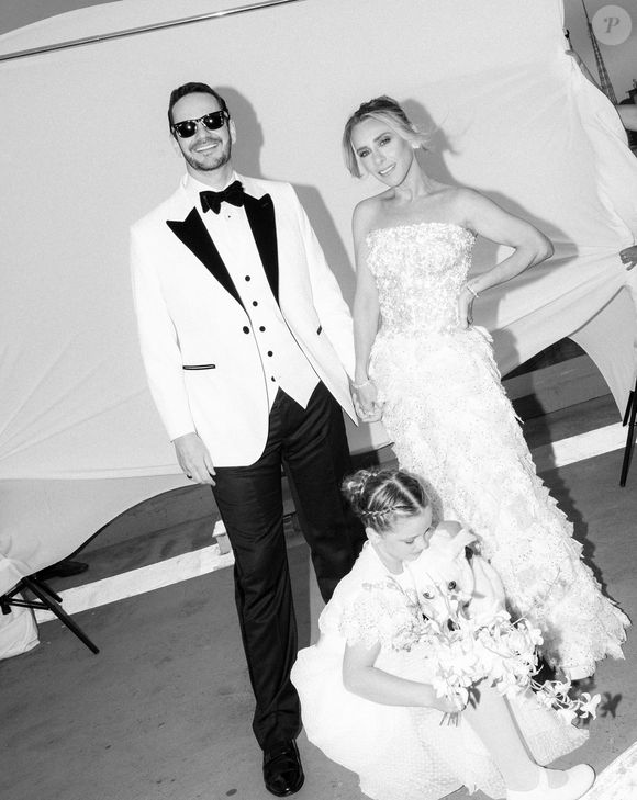 Lethicia Bronstein criou também uma versão de seu vestido de noiva, feita sob medida, para a filha Pietra, de 8 anos