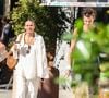 Como usar linho no inverno? Bruna Marquezine entrega aula de elegância com conjunto oversized em passeio com Shawn Mendes no Jardim Botânico