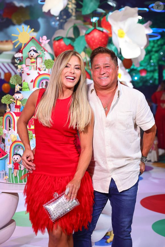 Poliana Rocha e o cantor Leonardo estão casados desde 1995, compartilhando uma trajetória de quase 30 anos juntos.