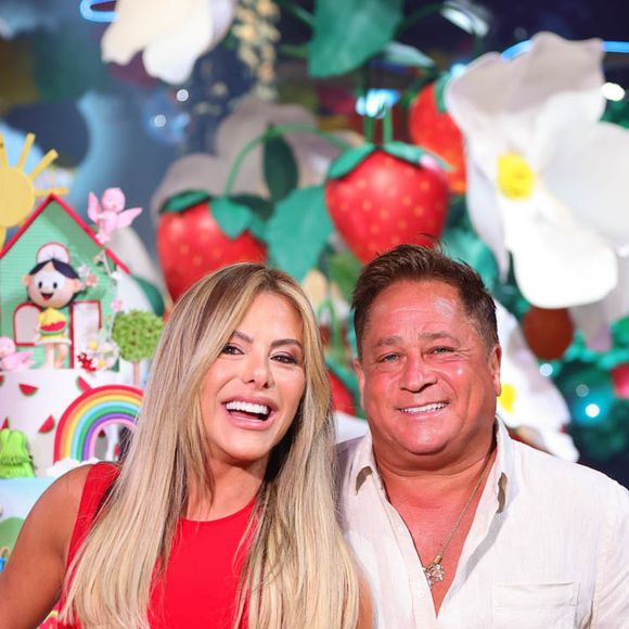 Poliana Rocha e o cantor Leonardo estão casados desde 1995, compartilhando uma trajetória de quase 30 anos juntos.