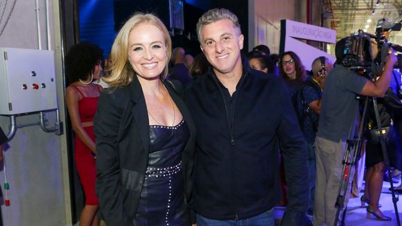 Paulo Hartung também foi mencionado por Marcelo Madureira durante as críticas a Luciano Huck. Na entrevista ao podcast Resenha com TF, em julho de 2024, o humorista descreveu o político capixaba como alguém com habilidade política e fez uma provocação envolvendo o apresentador e sua esposa, Angélica