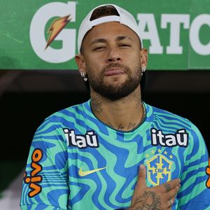Neymar se for visitar o pai em mansão alugada terá espaço para se refrescar em piscina e poderá se divertir em sala com garrafão para jogar basquete