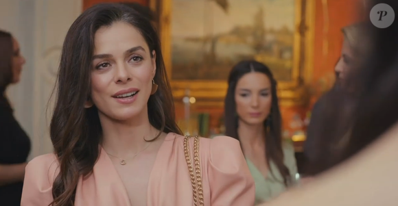 Bahar, surpreende ao chegar produzida na festa dos filhos gêmeos de Piril na novela 'Força de Mulher', no capítulo desta quarta-feira 2 de abril de 2025