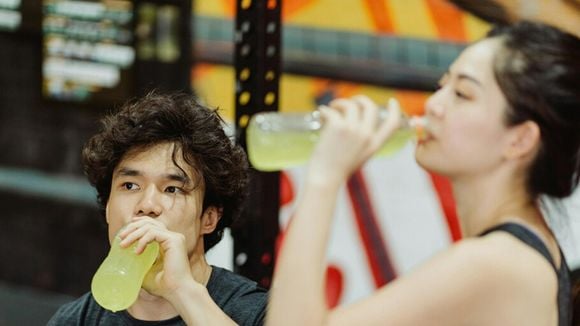 Cada vez mais atletas famosos como o tenista Alcaraz usam suco de pepino para se reidratar: saiba por que a ciência não concorda com isso