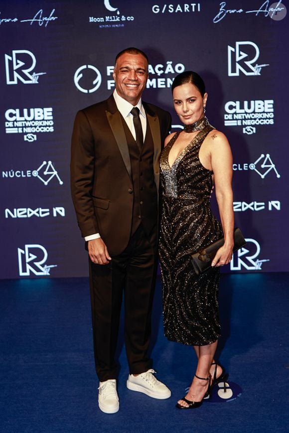 Casada com o ex-jogador e comentarista Denílson, Luciele Di Camargo une vivência pessoal e carisma para comandar nova atração da TV Globo sobre o universo das mulheres esposas de jogadores de futebol