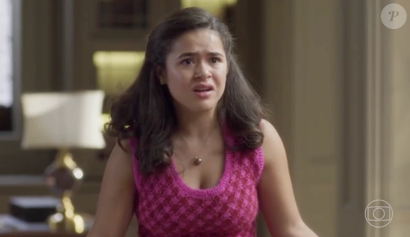 Bia (Maisa Silva) tenta sabotar Beatriz (Duda Santos) em novo concurso na novela Garota do Momento