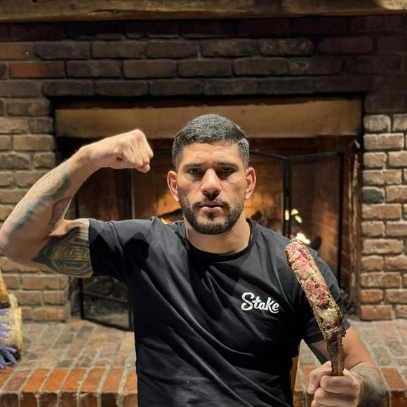 Lívia Andrade e lutador de MMA Alex 'Poatan' Pereira estão juntos? Famosos ganham torcida na web: 'Casalzão'