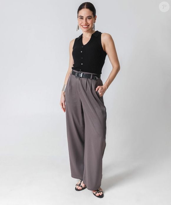 Para variar os looks de trabalho sem abrir mão dos tons neutros, o cinza é uma opção versátil e fácil de combinar