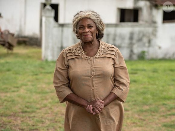 Zezé Motta é outra famosa que tem rotina ativa: com 60 anos de carreira, atriz é referência na profissão