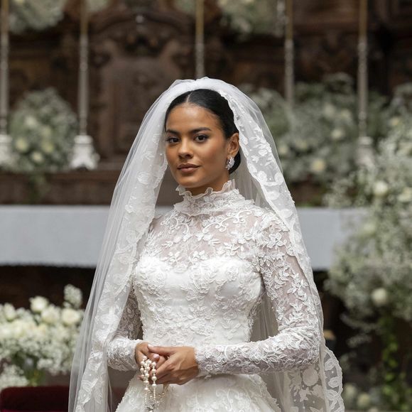 Em 'Vale Tudo', Fátima (Bella Campos) se casa com um vestido com inspirações de princesa.