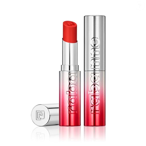 Com fórmula vegana e extrato de romã, o Famous Lipcolor, da Rabanne, promete hidratação e acabamento matte de alto impacto