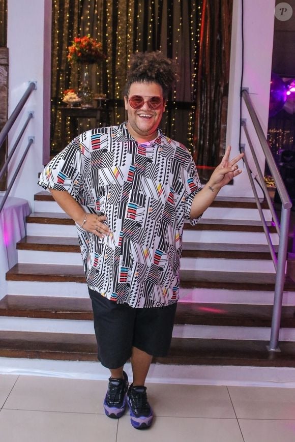 Uma peça indispensável no guarda-roupa de Gominho sempre foi a camisa comprida