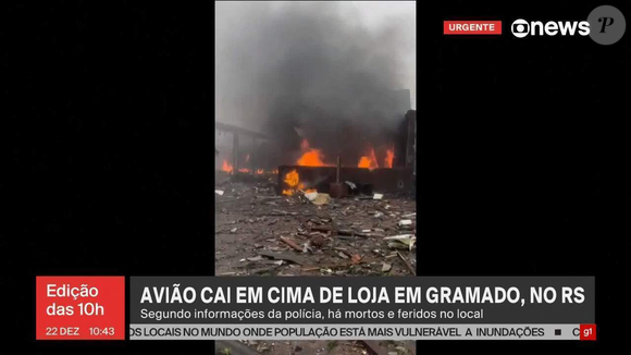 O avião caiu em uma loja de móveis vazia e os destroços atingiram uma pousada próxima ao local, de onde partiram a grande maioria dos feridos