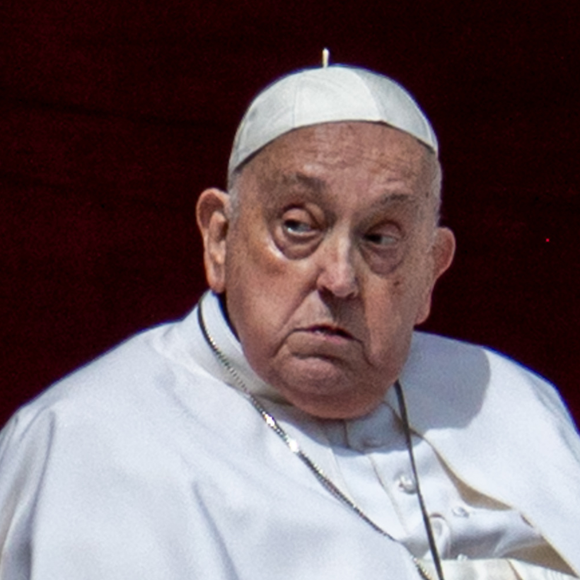 Papa Francisco morreu em decorrência de um acidente vascular cerebral (AVC)