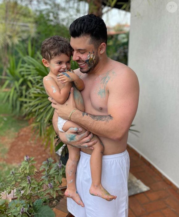 Mãe de Marília Mendonça foi acusada de negligência com o neto, Léo, filho de Murilo Huff, que obteve a guarda da criança