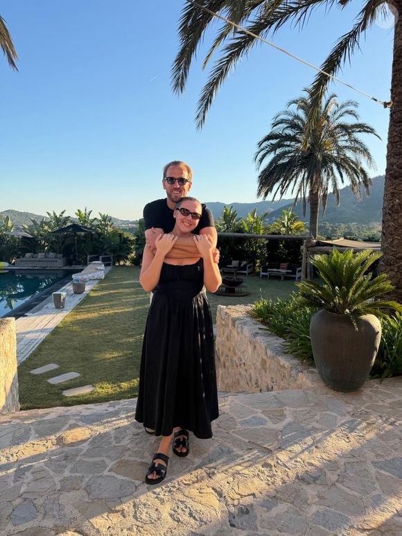 Depois de decidir a classificação da Inglaterra na Copa 2026, Harry Kane voltou a chamar atenção também por sua história de amor com Katie Goodland, sua companheira há mais de uma década
