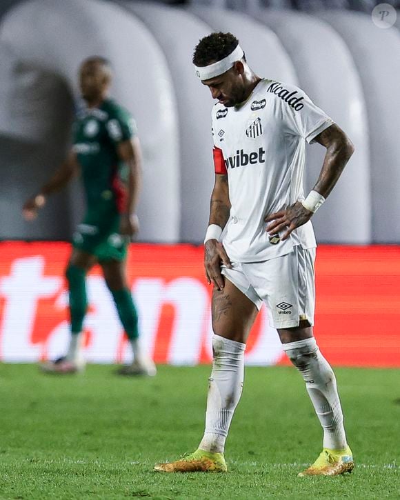 Neymar sofreu uma nova lesão durante um jogo do Santos contra o Palmeiras em 2 de setembro de 2026, poucos meses após se lesionar na véspera da convocação para a Copa do Mundo 2026