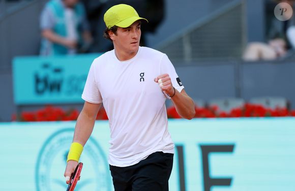 João Fonseca também toma um suplemento com carboidrato para repor suas energias durante o treino