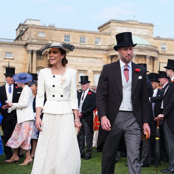 Ao lado do Príncipe William, Kate Middleton esbanjou sofisticação durante a tradicional festa no jardim, reforçando seu papel como uma das mulheres mais admiradas da realeza britânica
