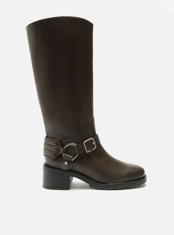 Na Arezzo encontramos uma versão de botas de cowboy com um toque de motociclista