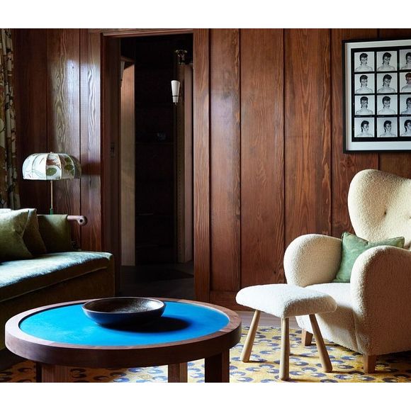 De acordo com a revista, a arquitetura original da casa foi criada por Myron Hunt e Elmer Grey, nomes importantes do cenário arquitetônico da Califórnia