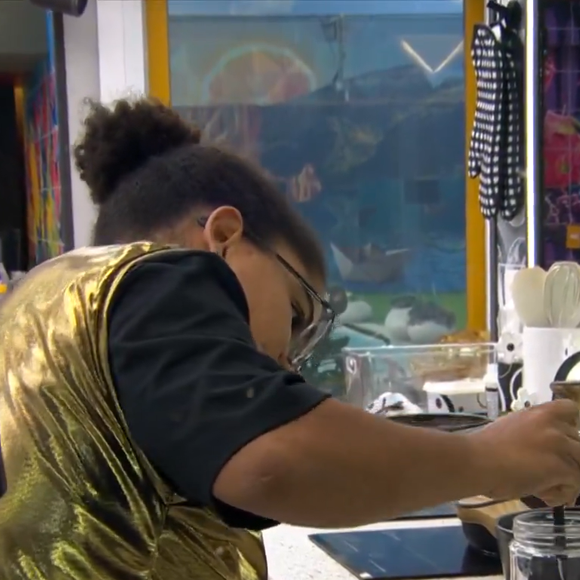 Ela ainda alerta que a dose necessária para causar doença pode ser baixa, a especialista ainda detalha que os sintomas costumam surgir entre 6 e 48 horas após a ingestão. Entre os sinais mais comuns estão diarreia, dor abdominal, febre, náuseas e vômitos