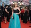 Marina Ruy Barbosa brilhou em Cannes com vestido Prada em preto e azul