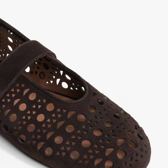 Sapatilha de Bruna Marquezine também é vazada, o que deixa os pés respirarem em dias quentes