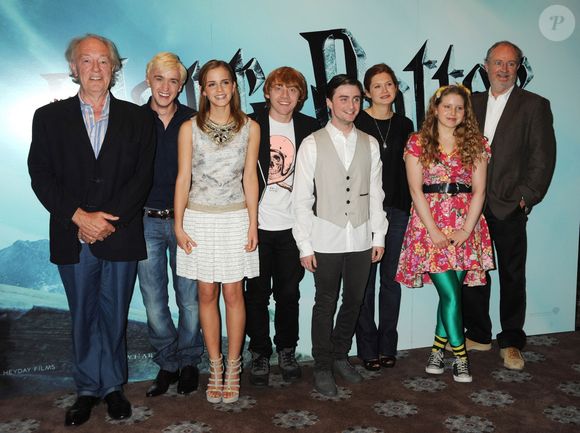 De Hogwarts para o OnlyFans: atriz de Harry Potter explora fetiche capilar para quitar dívidas e reformar casa.