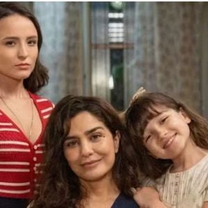 Estela (Larissa manoela) reencontrou a mãe, Miriam (Leticia Sabatella) e contou a verdade sobre o pai de Anabella em Êta Mundo Melhor