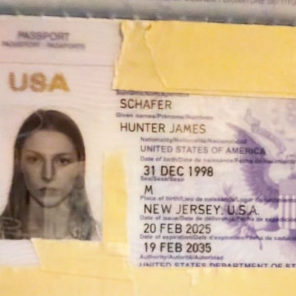 Schafer ressaltou que, embora a alteração no passaporte não mude sua identidade, pode trazer dificuldades adicionais. "Isso não muda quem eu sou, mas torna minha vida um pouco mais difícil".