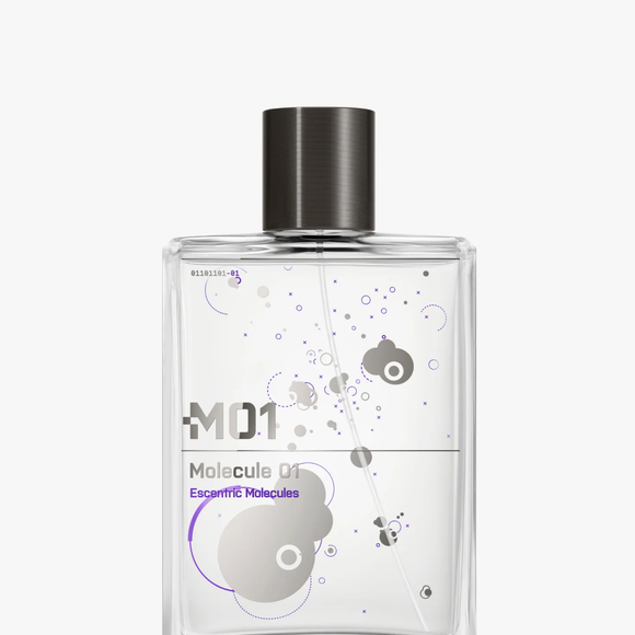 Até o fechamento desta matéria, o Molecule 01, da Escentric Molecules, com 200 ml, estava disponível no site oficial da marca por £215, valor que corresponde a aproximadamente R$ 1.292,85 em conversão direta